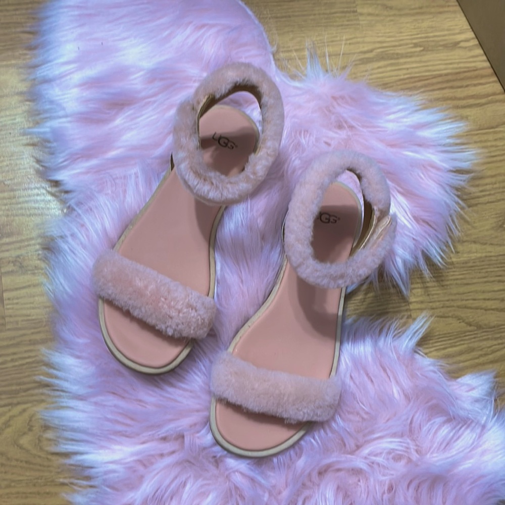 UGG pink Fluff springs Sandals